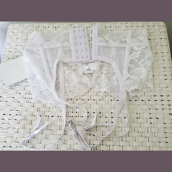 Intimate Basics NWT White Garter Belt Small - Picture 2 of 4